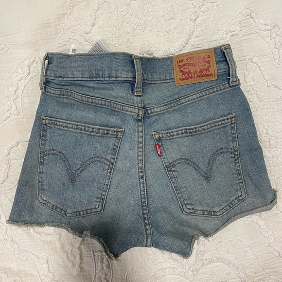 Levis Embroidered Flower Pattern Jean shorts - Picture 3 of 4